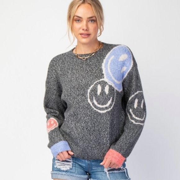15 💕 Easel Gray Smiley Face Sweater - Picture 4 of 7